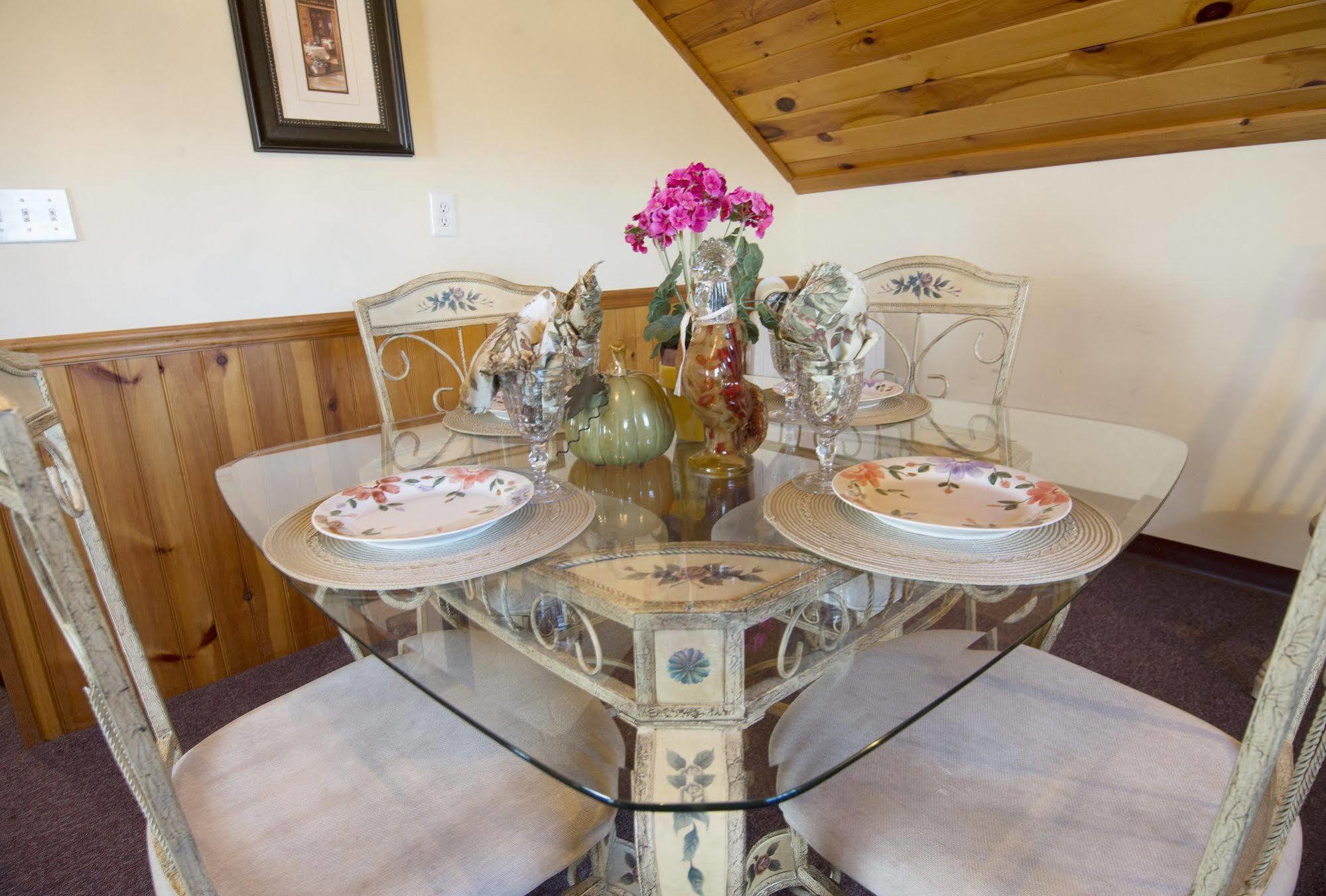 Savannah House Wine Country Inn & Cottages Himrod ภายนอก รูปภาพ