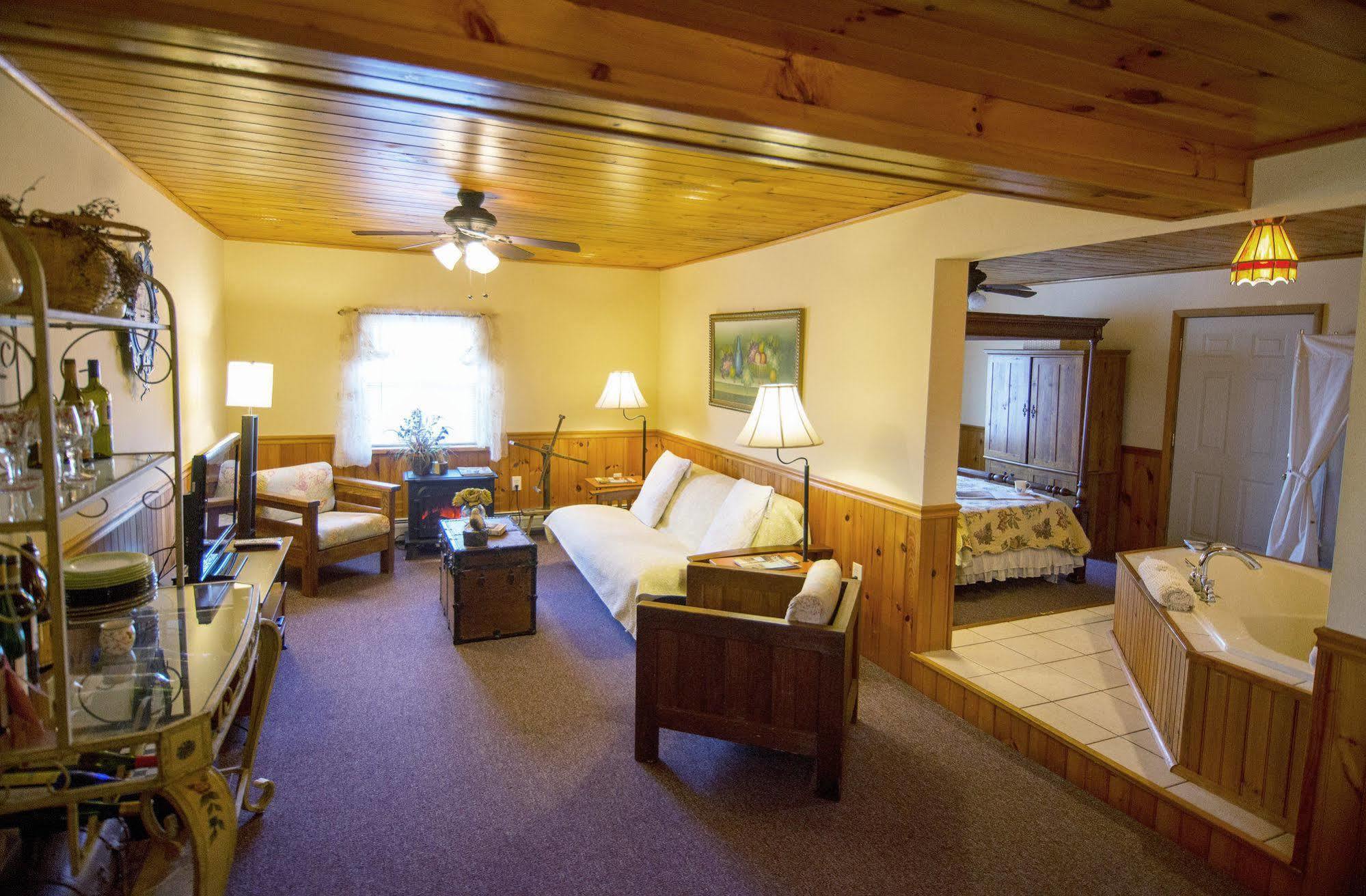 Savannah House Wine Country Inn & Cottages Himrod ภายนอก รูปภาพ
