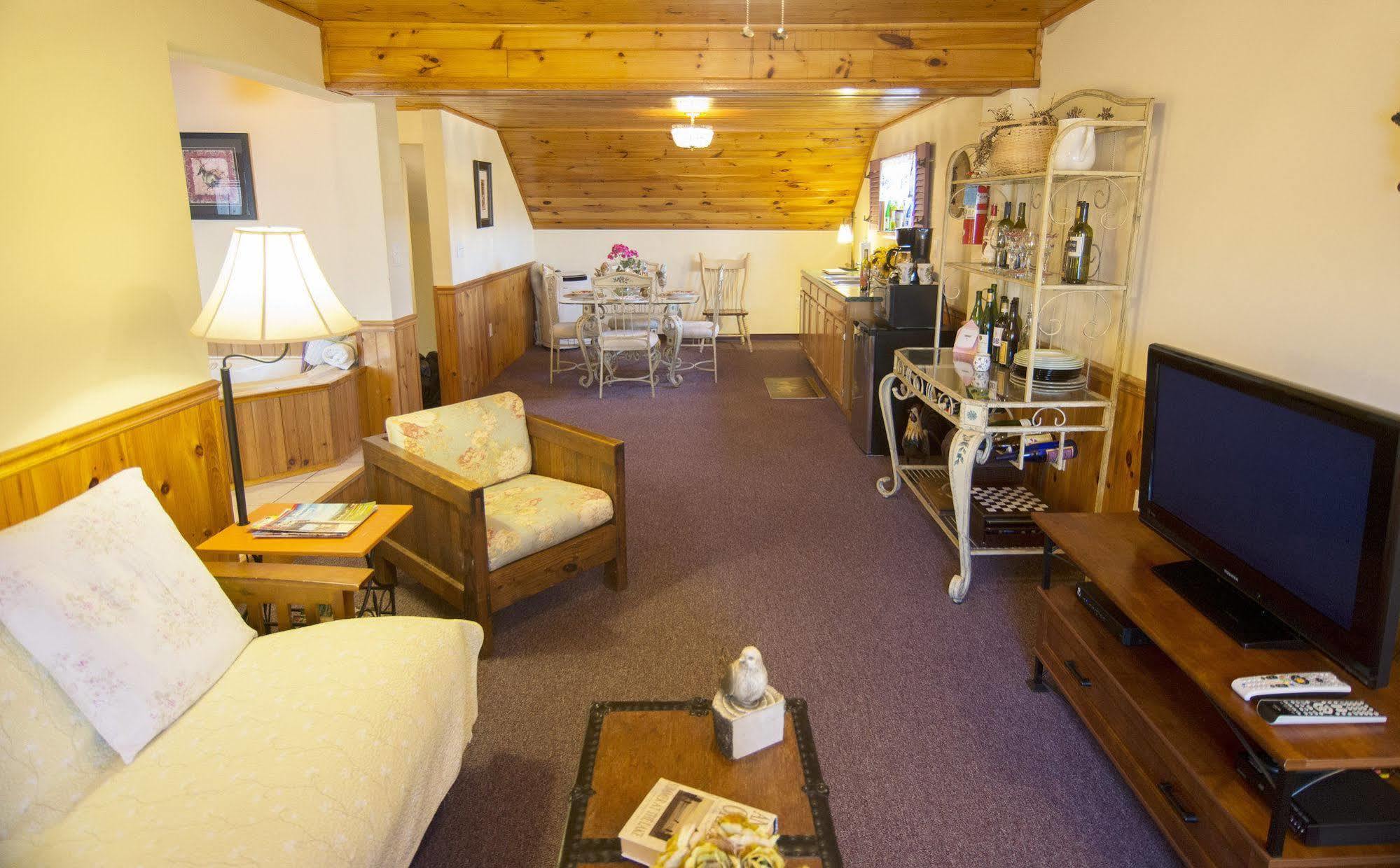 Savannah House Wine Country Inn & Cottages Himrod ภายนอก รูปภาพ