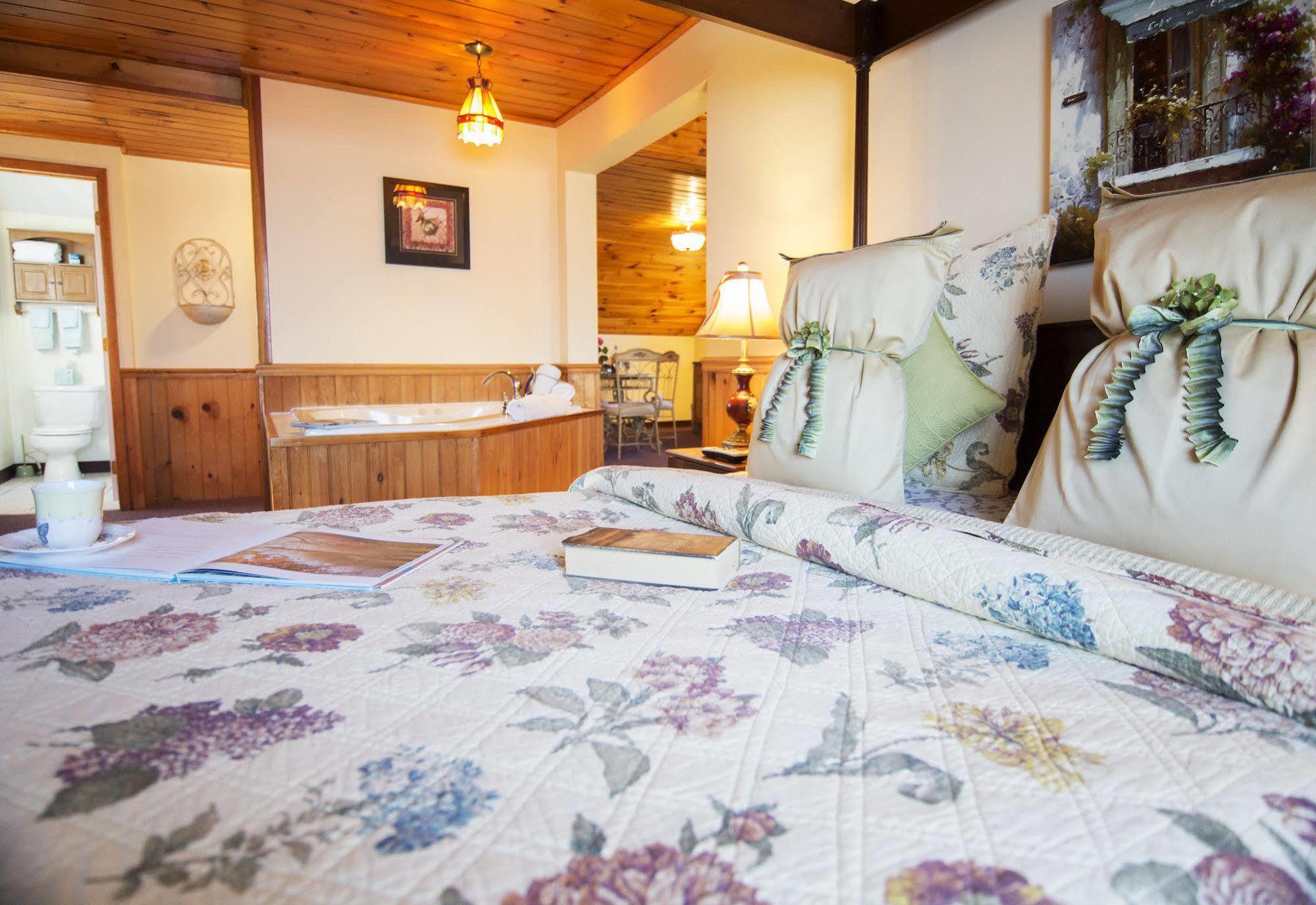 Savannah House Wine Country Inn & Cottages Himrod ภายนอก รูปภาพ