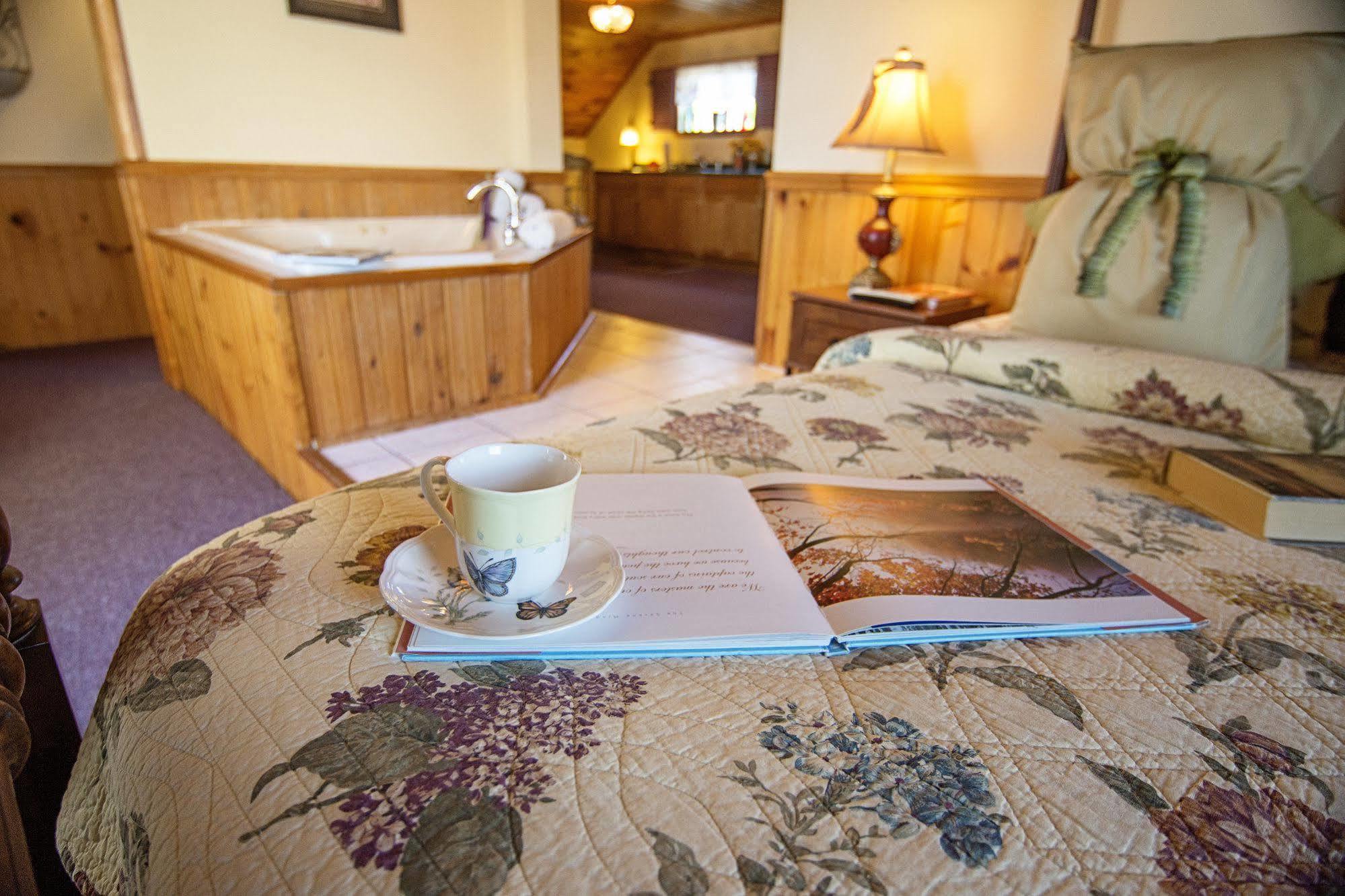Savannah House Wine Country Inn & Cottages Himrod ภายนอก รูปภาพ