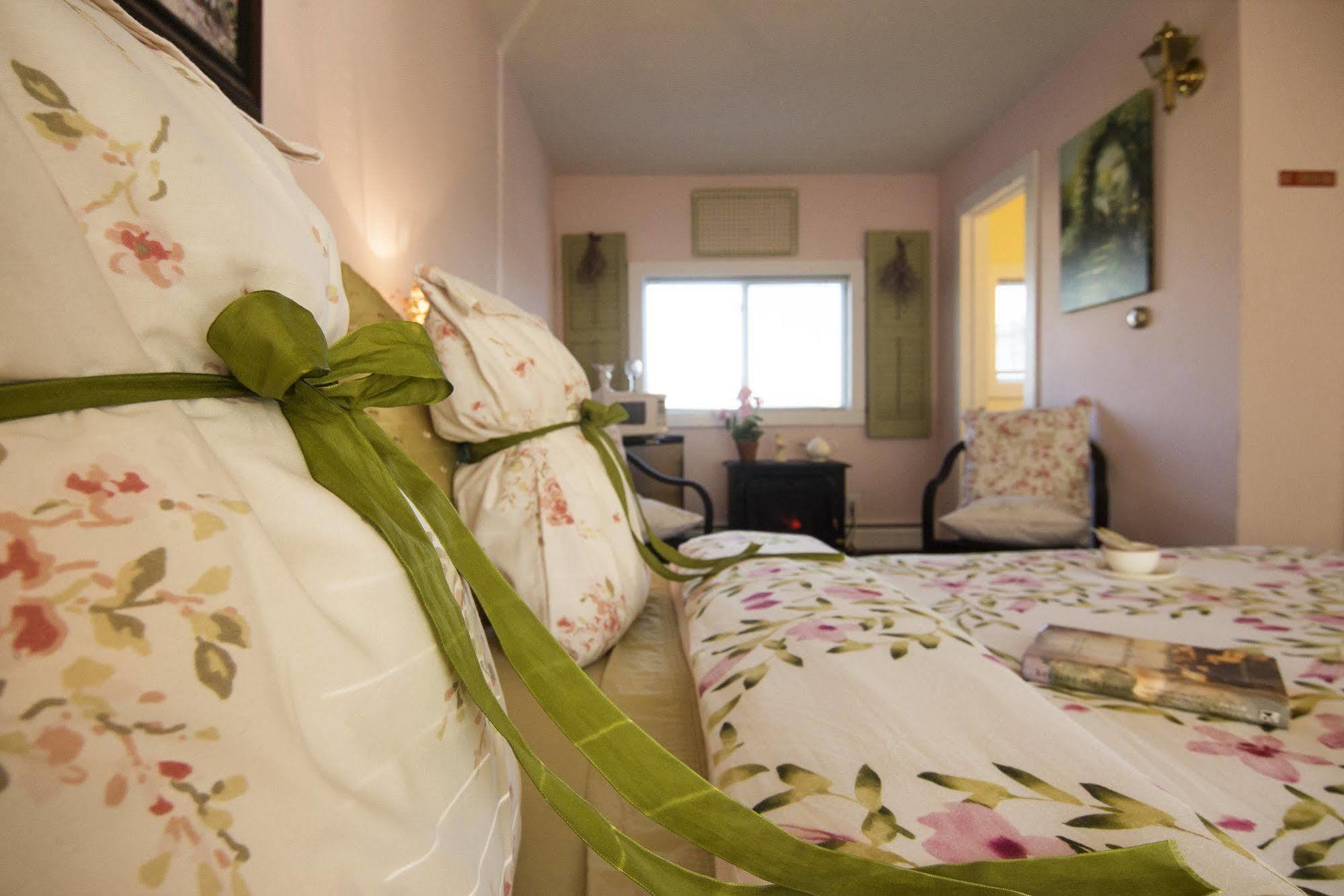 Savannah House Wine Country Inn & Cottages Himrod ภายนอก รูปภาพ