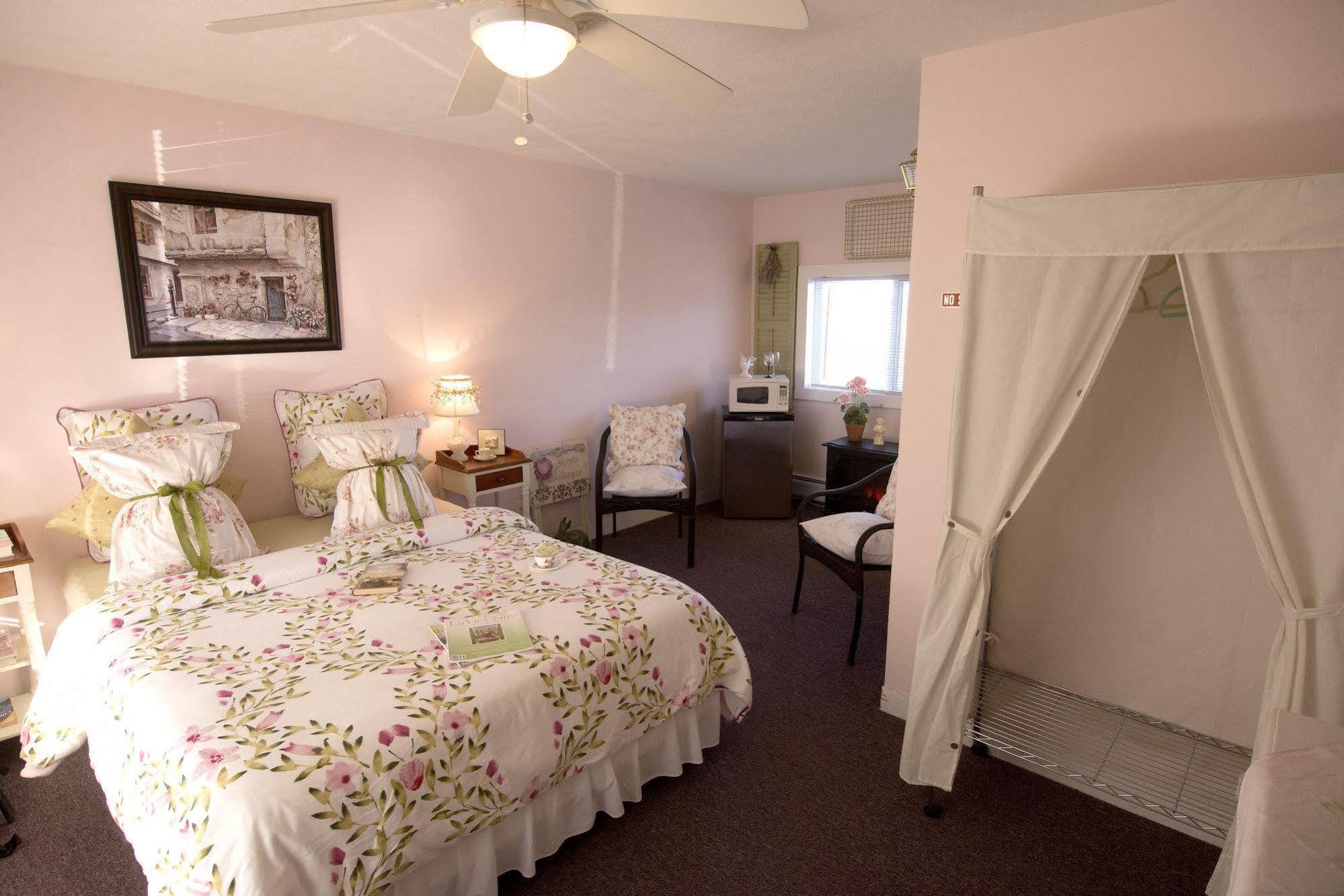 Savannah House Wine Country Inn & Cottages Himrod ภายนอก รูปภาพ